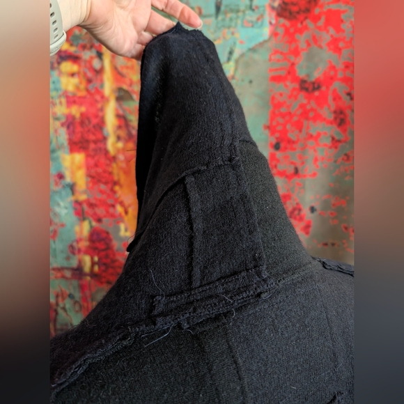 Icelandic Design (Aftur) 100% Cashmere Sweater (Black, M). - Picture 6 of 12